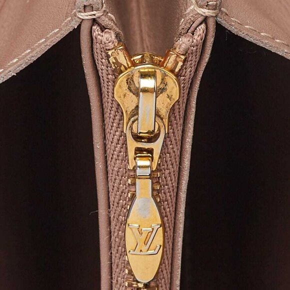 Louis Vuitton Gold Monogram Vernis Sarah Wallet - Picture 5 of 7